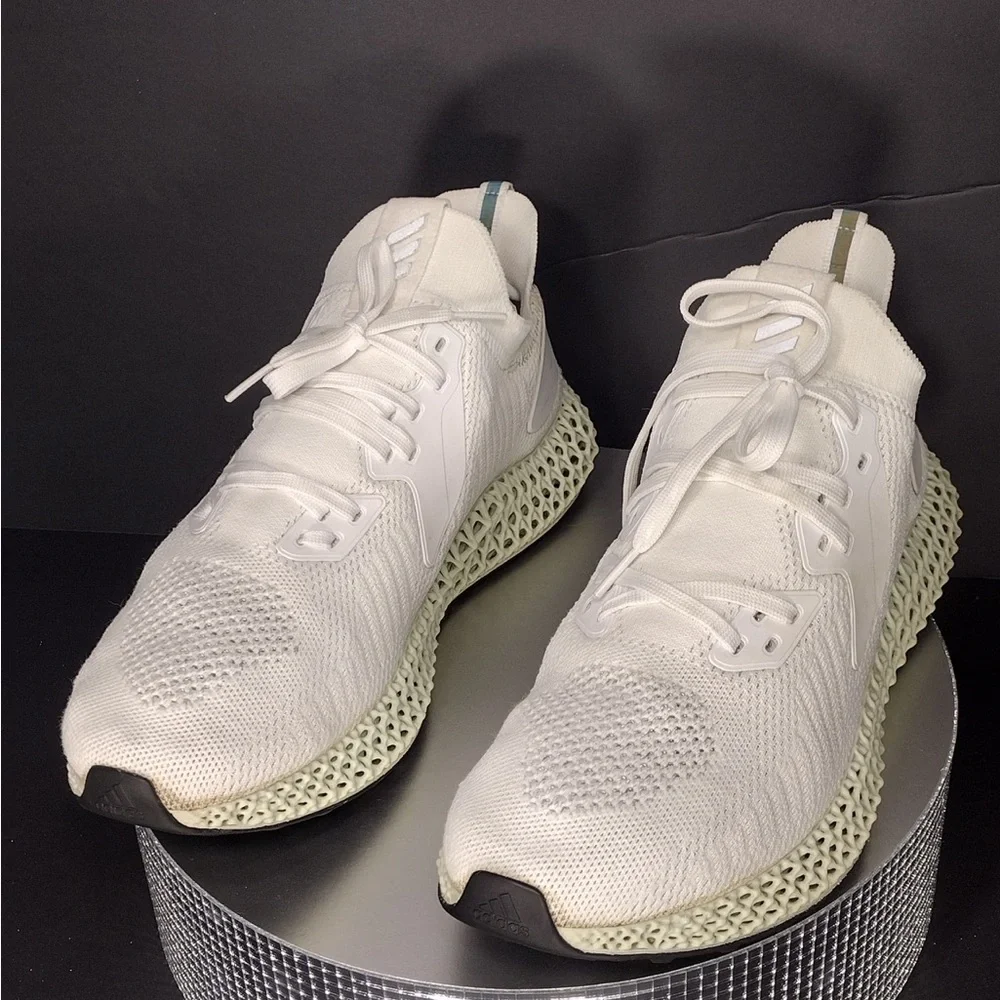 Adidas White Athletic Sneakers size 10.5 pre owned Exellent condition